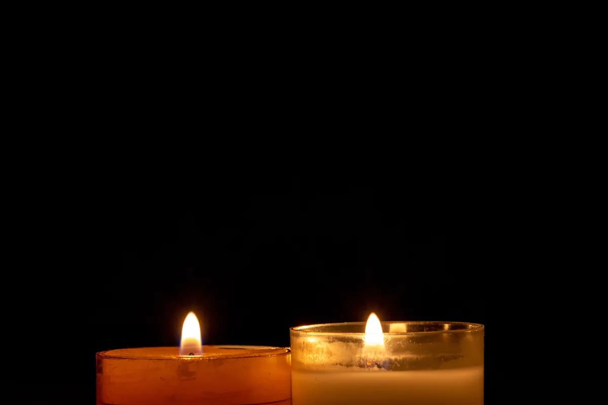 Dos velas encendidas